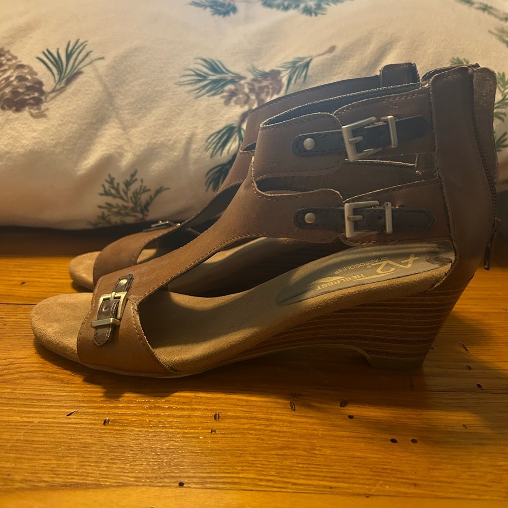 Women’s size 8 sandals w/ heel A2 by Aerosoles - Picture 3 of 4